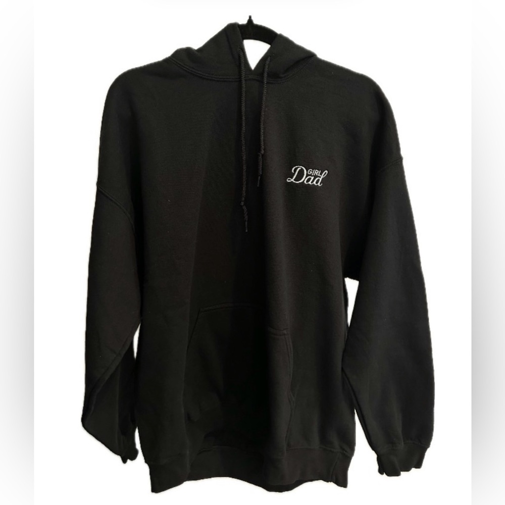Dak Prescott Owned Gildan Heavy Blend “Girl Dad” Hoodie.
Black- Men’s XL
